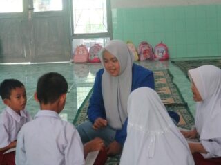 Mahasiswa UNMUH Barru Hadirkan Cahaya Al-Qur’an bagi Siswa SD 46 Barru melalui Program Kampus Berdampak